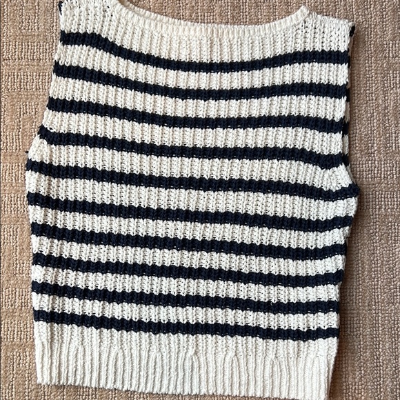 Abercrombie Striped Sleeveless Knit Top - Picture 2 of 3